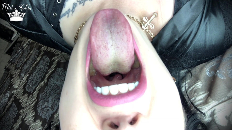 Goddess Misha Goldy: La gigantessa sexy ti penzola sopra le sue bocche affamate...