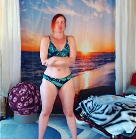 Aurora Willows: Wall squats leg squats today