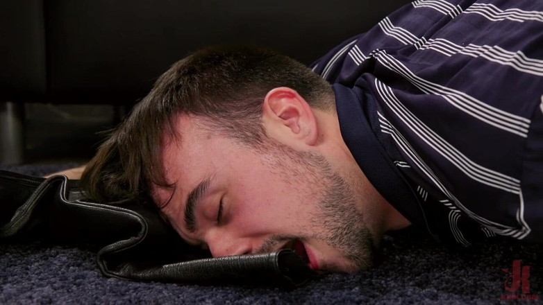 Kink TS: Zavěšení a připojení: Kayleigh Coxx volá Masona Leara