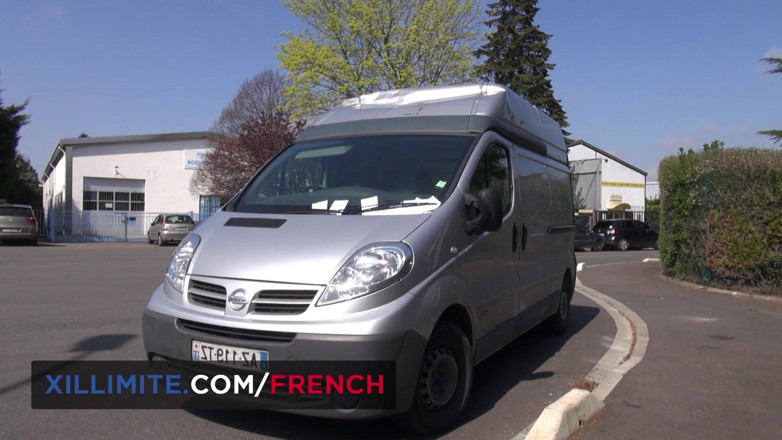 French girls at work: Rudowłosa pokojówka zostaje zerżnięta w ciężarówce