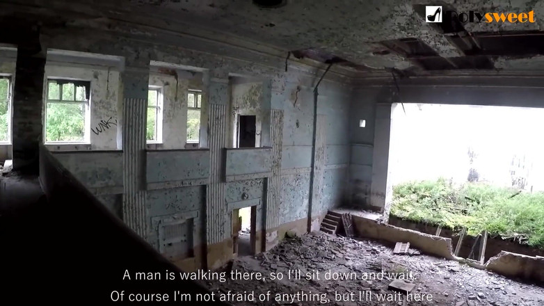 Polly Sweet: Ruská studentka veřejně kouří a šuká v opuštěné vysoké škole (anglické titulky)