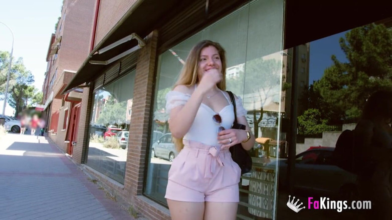 FAKings: 18 years Law student wants to leave her parents' house....