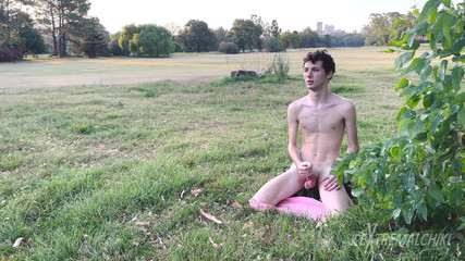 Extremalchiki: Nahý Honí si golfový klub