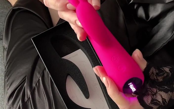 Alisa Lovely: Wow! This is my new sex toy - silicone G spot...