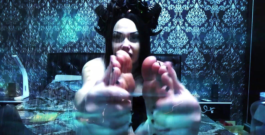 Goddess Misha Goldy: Přišel jsem k tobě v noci a jsem tady, abych...