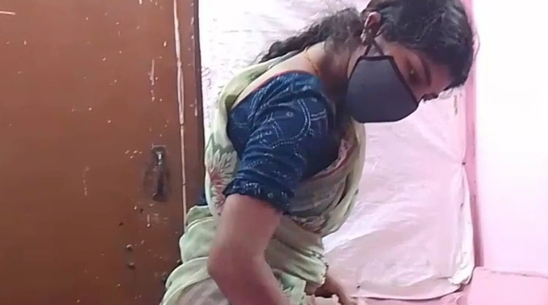 Hotannudown: Nevlastní bratr tvrdě šukal nevlastní švagrovou poté, co manžel šel do kanceláře.