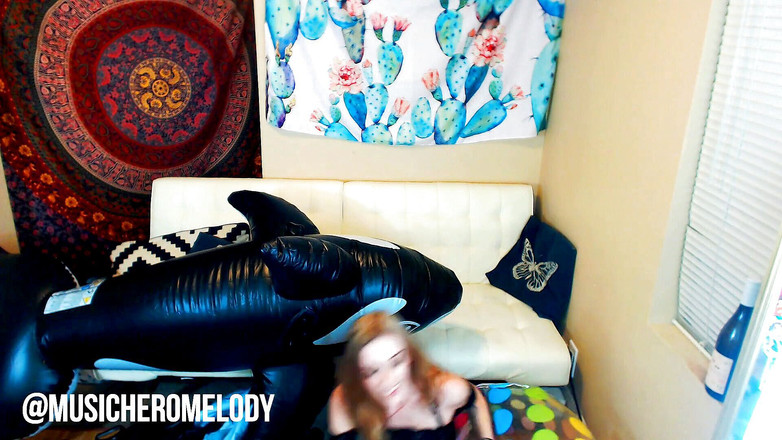 MelodyHero: 私の元'sインフレータブルの運命