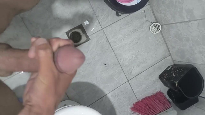 bigcook: Turkish Teenager Couldn't Control Himself in the Bathroom