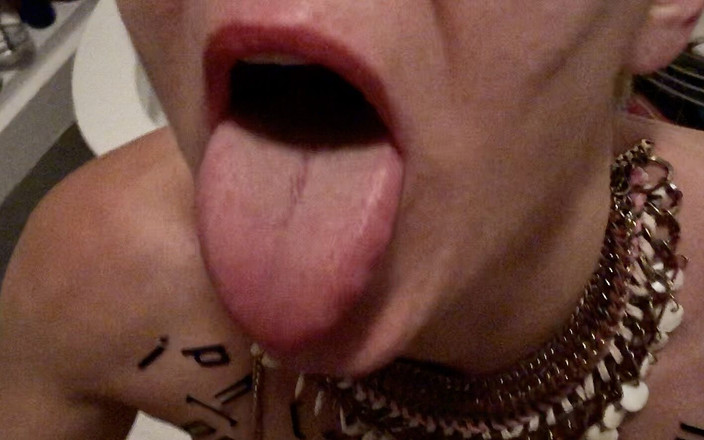 Triple AAA: Trek en zuig mijn pik harder je slak - eigengemaakt badkamerplezier...