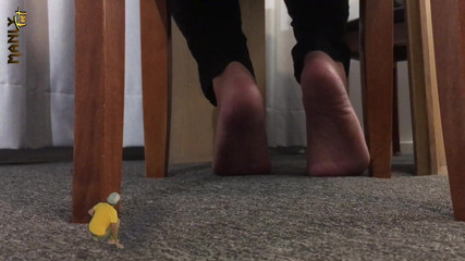 Manlyfoot: विशाल विशाल पैर - मेज के नीचे नन्ही mant - manlyfoot - सौतेला पिता मुझे सिकुड़ गया