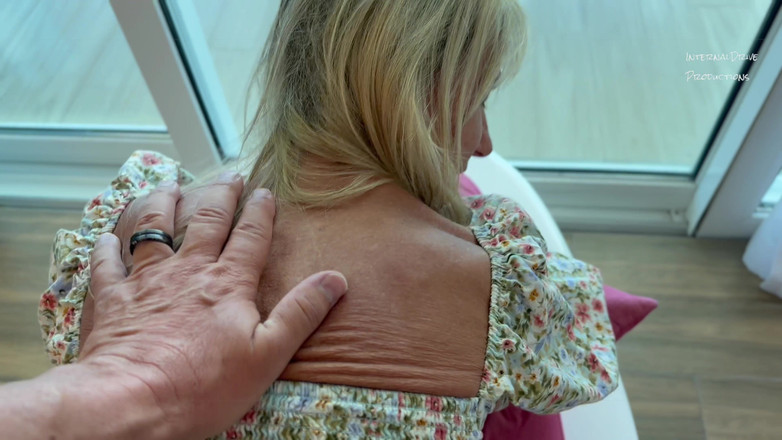 InternalDrive: Amateur-pornostar liebt