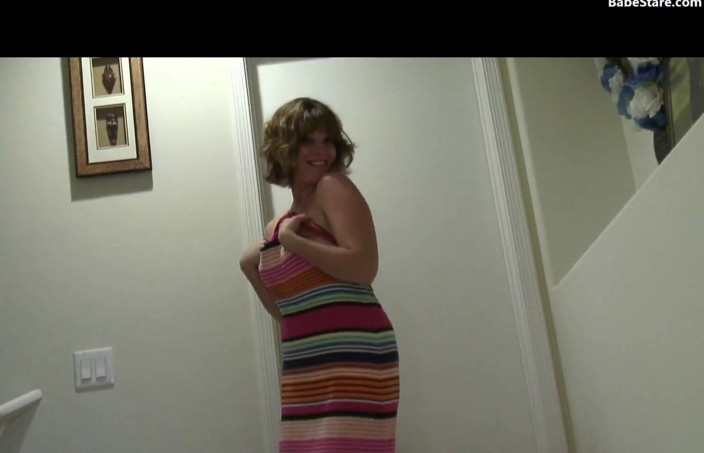 Babe Stare: Blonde Lays On The Floor To Do Some Masturbation