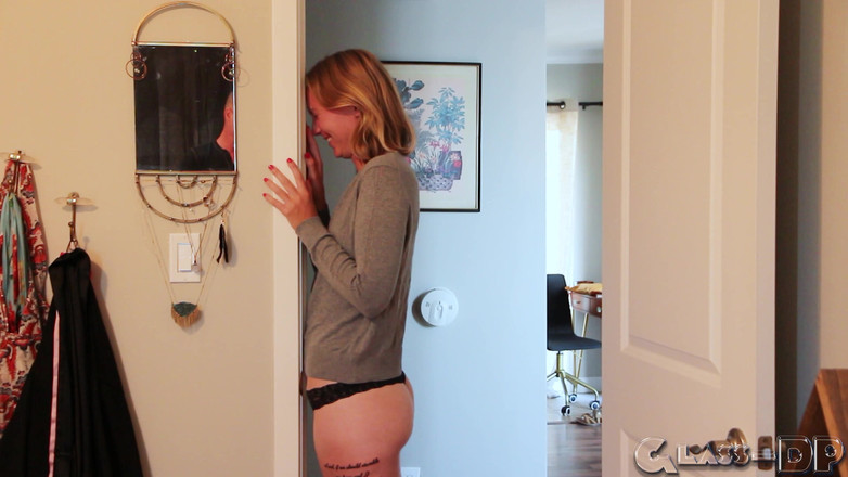 GLASSDP: Skutečná panna předvádí svou kundičku a hymen, když se pro...