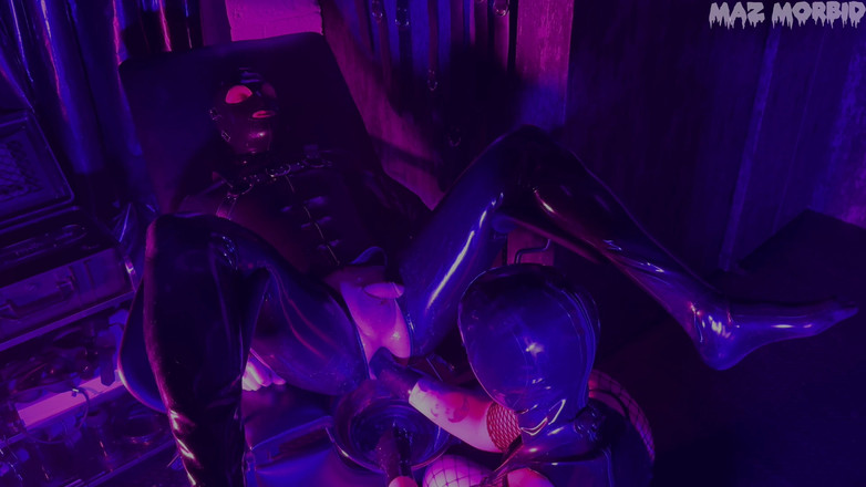 KinkyFemdomTV: anal dublu cu pumnul 4K Ft Stăpâna în latex Zeița X Maz...