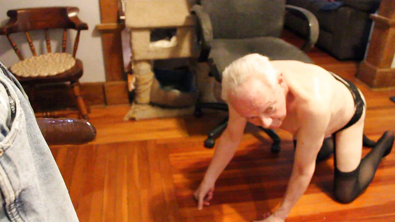 Erachi: エラチの巨大な黒人パパは彼女に一口でお尻のクローズアップを与えます!