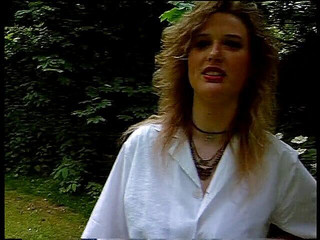 Lucky Cooch: Красива красуня на відкритому повітрі на інтерв'ю