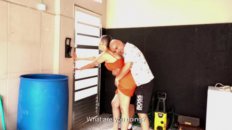 Victor SweetCoupleStories: 바람난 남편의 친구와 함께 지하실에 실수로 갇힌 계모