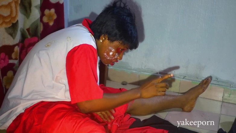 Yakeeporn: Sexy nativní doktorka šuká své dva klienty