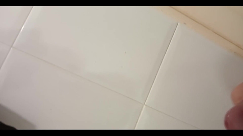 Alexxxl.net: Relieving Yourself at the Sink, Always Good