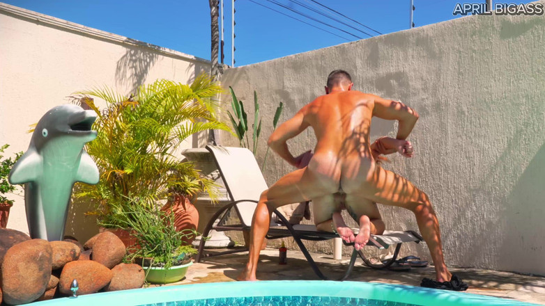 April BigAss: Pantat bahenolku dientot habis-habisan di kolam renang sampai dicrot di...
