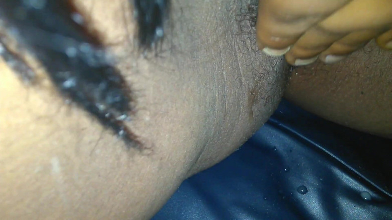 AhjanteDlx: Look at her pussy