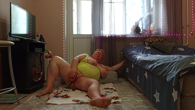 Zona901: Ibu tiri dengan memek dan toket besar ini lagi asik...