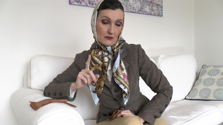 Lady Victoria Valente: Tarea diaria traviesa para mi zorra de satén, Lady Victoria...