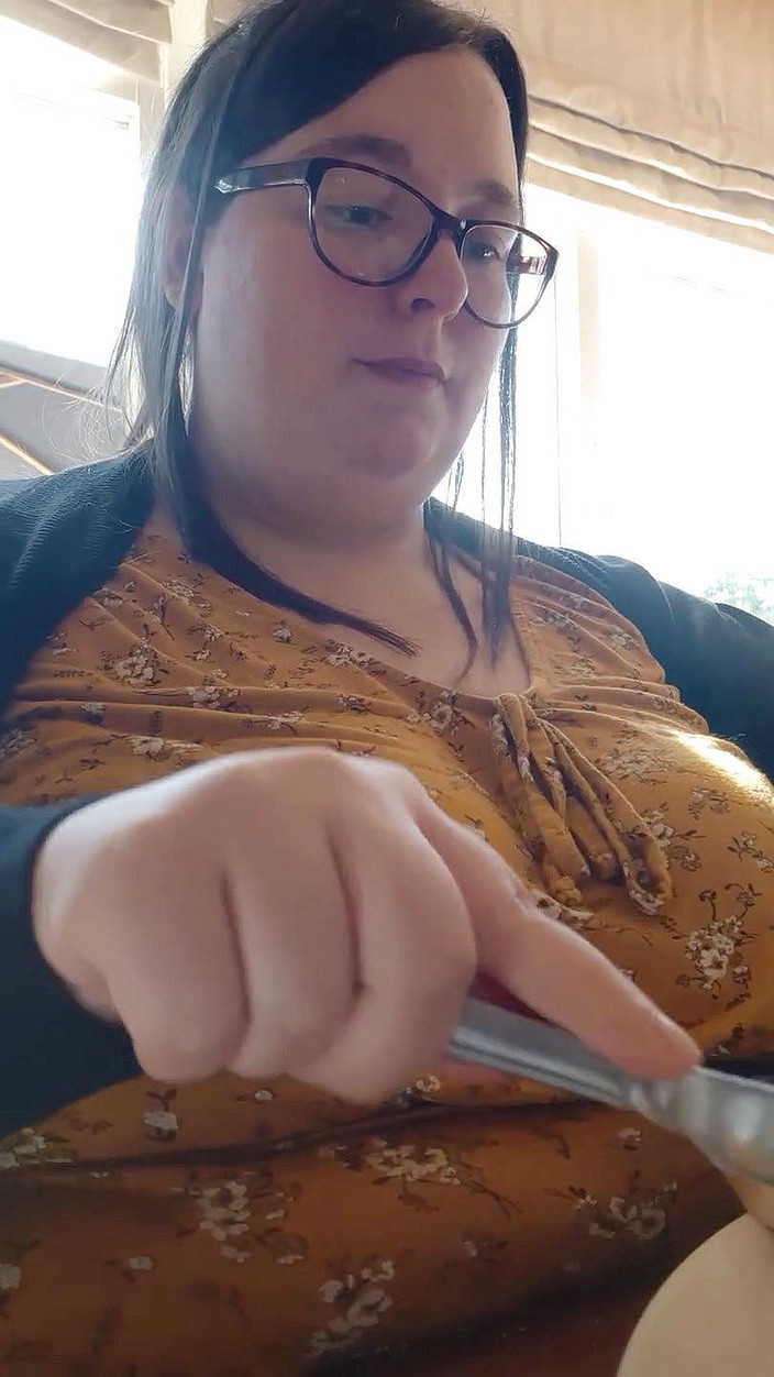 SSBBWLadyBrads: BBW SSBBW eating a full English whilst (no audio)