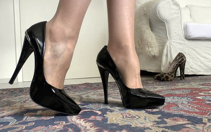Lady Victoria Valente: Lady Victoria Valente - 하이힐 2쌍 시연, 하이힐과 JOI를 신고 걷는 것