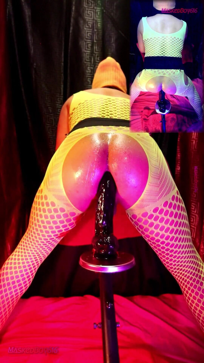 Maskedboy616: Studsar Min Oljade Röv, I Gula Fluorescerande Underkläder 1