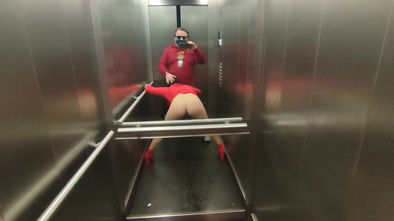DedeDeville: Very Risky Sex in a Elevator with Hot Neighbor Dada...
