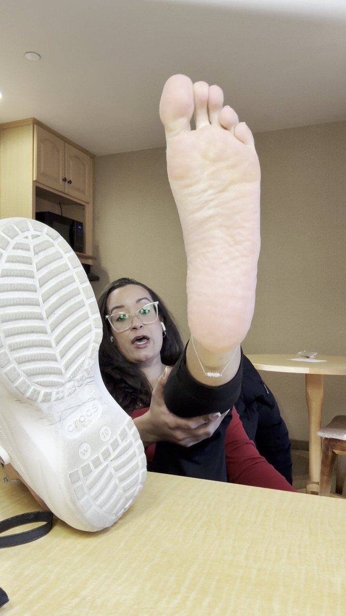 Tan feets: Üvey annelerin kokmuş croc çıkarma ayak tabanları Fransız pedi