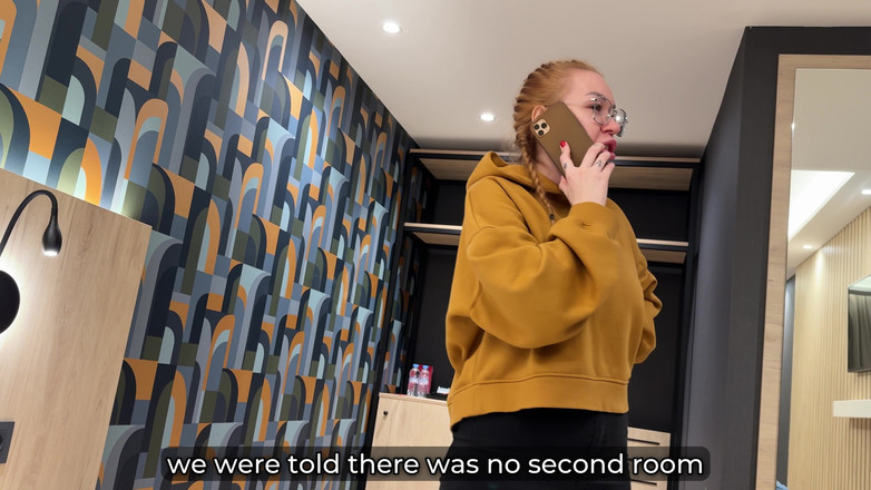 Toma Mur: 継母が目覚めて、共有ベッドで継息子に擦りつけている - 中出し!