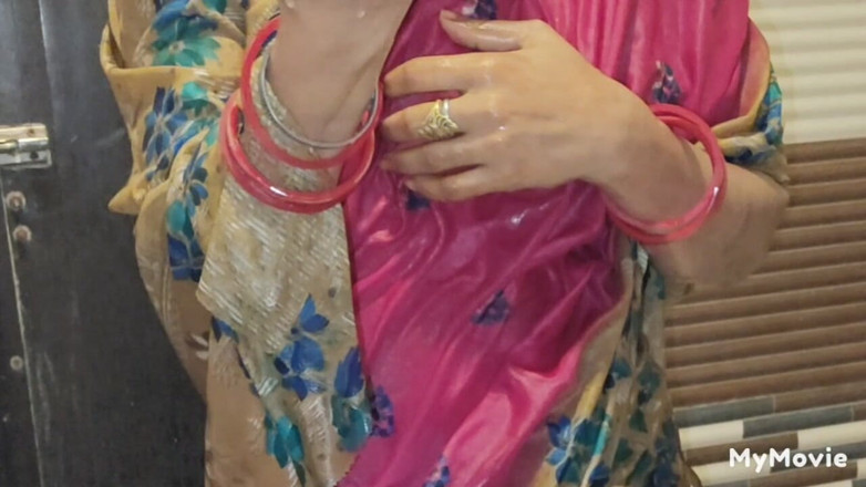 Desisexycpl123: Priya bhabhi洗完澡并被胖乎乎的朋友拍摄