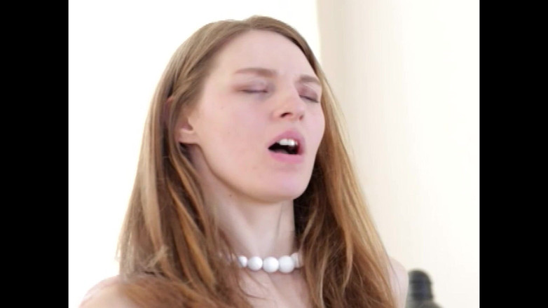 Matador: Con điếm nhỏ nhắn bị phá hủy âm hộ nhỏ của cô ấy...