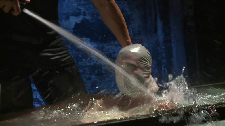 30 Minutes of Torment: 没有捆绑SM经验的双性恋被折磨到极致