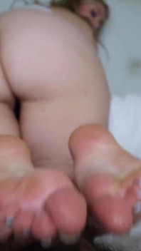 Hot MILF Foot Fetish Footjob: Pizza Delivery Guy Cums on My Soles After Fucking My Feet
