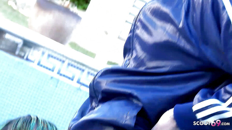 Full porn collection: La magra teen arrapata eris viene scopata da poolboy in...