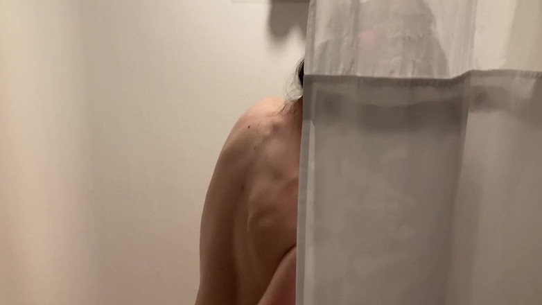 SKVideo: Thiếu niên gợi cảm, gầy chơi với âm hộ của cô ấy...