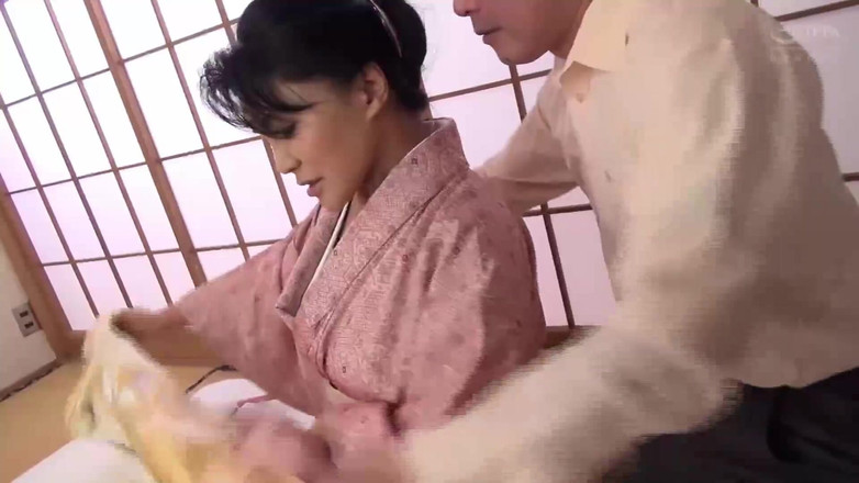 Raptor Inc: Premium Japon : 12 belles MILF vêtues de vêtements culturels, avides de...