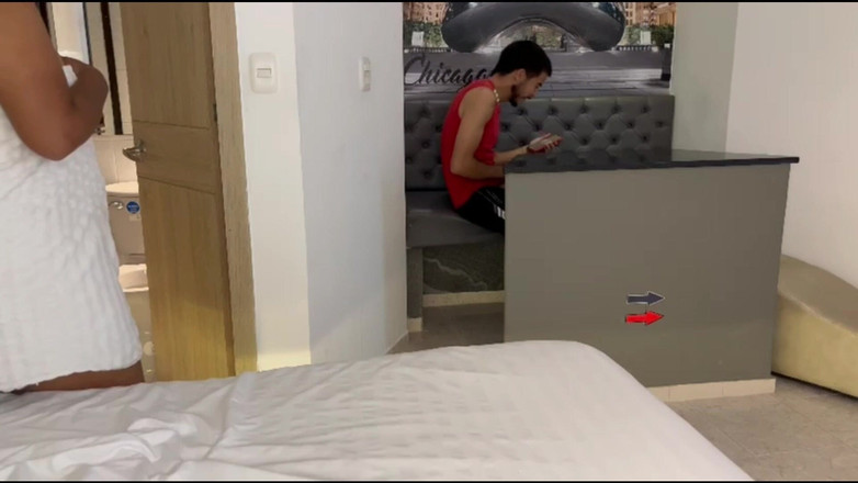 Miaandaxel: Najde mě masturbovat a šukám ji, protože jsem nadržená - Porno ve španělštině