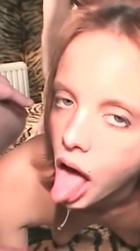 Teen teen amateur klein schießt ersten porno