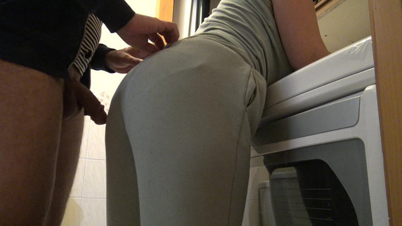 Souzan Halabi: 사정하기 전에 공을 핥는 계모