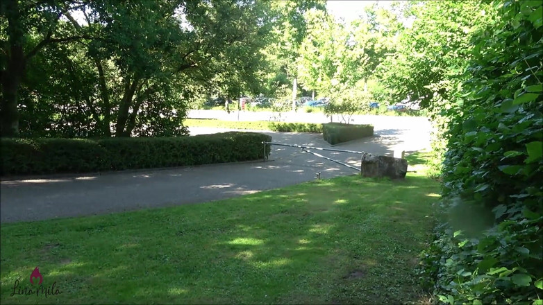 Lina Mila: Kouření v parku před hlavní ulicí!