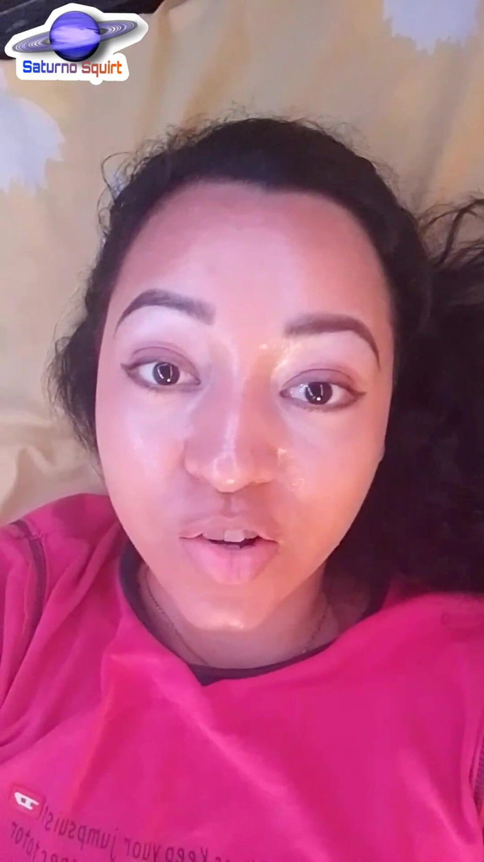 Saturno Squirt: Satürn çok fazla mastürbasyon yaparak ateşli bir şekilde fışkırtıyor