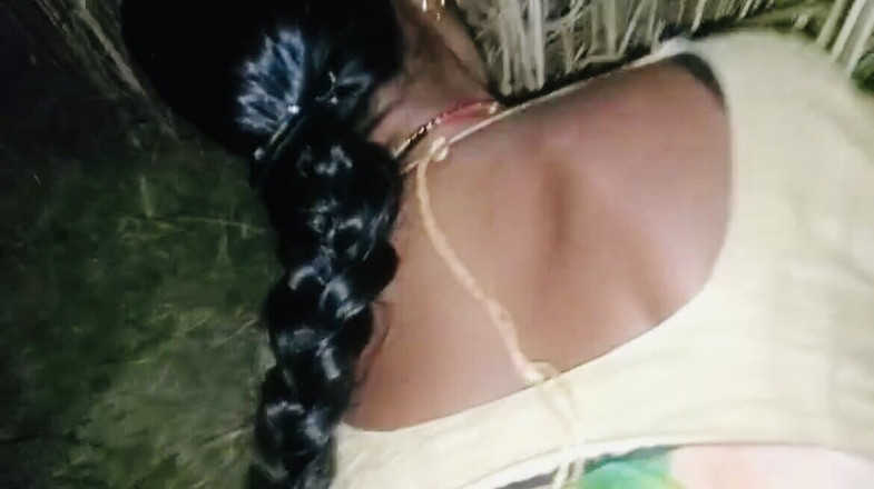 RadhaDevi: Desi bhabhi bercinta di malam hari di ladang gandum