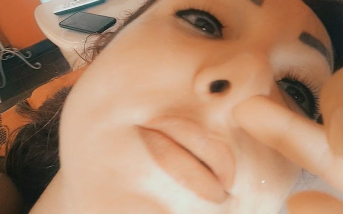 savannahamatoriale: Этот красивый нос, такой полный...