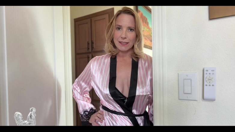 Jane Cane: Stepmommy Uses Her Strap-on