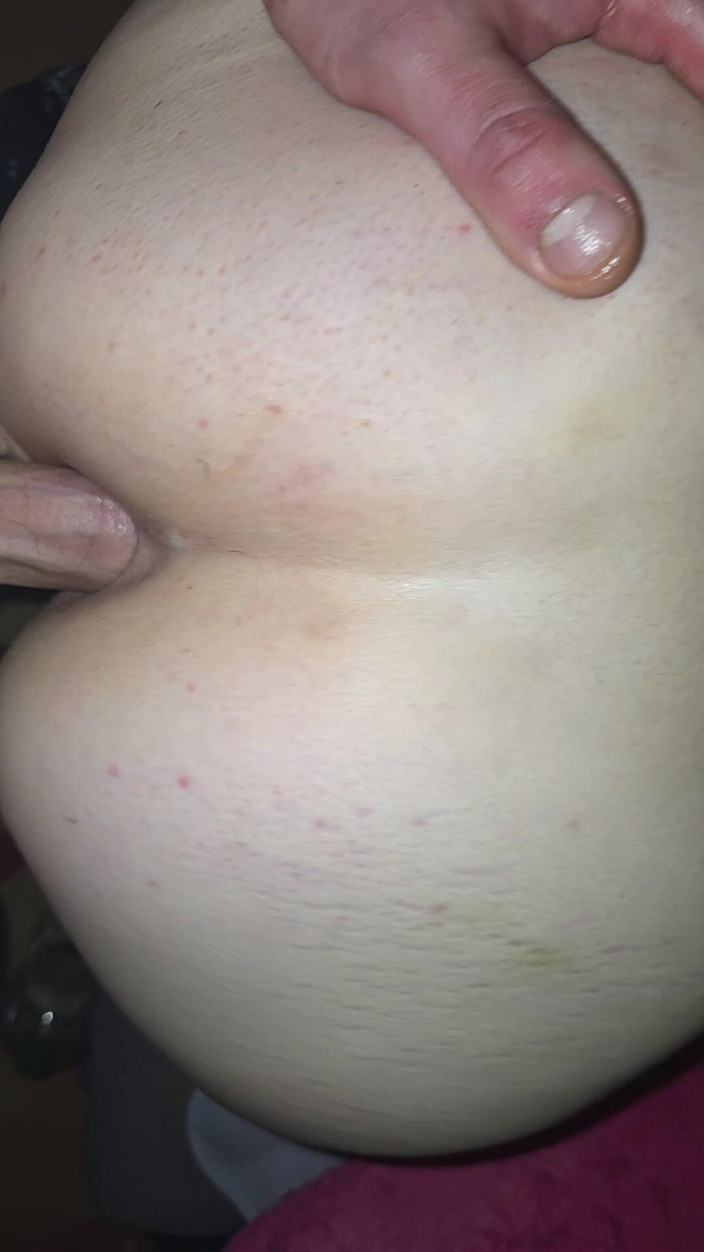 Mora_2000: Excitată futută în cur)