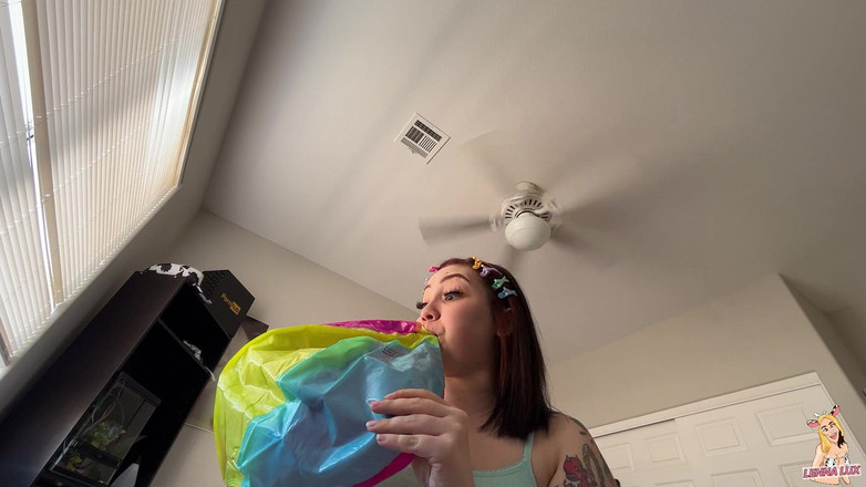 Lenna Lux: Nữ thần khổng lồ thổi kèn của bạn